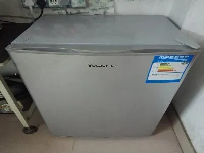 宝山区凡帝罗冰箱维修服务电话--霸耀服务中心