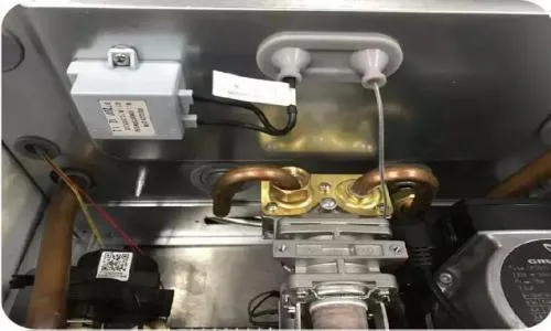 壁挂炉上的排气阀怎样安装