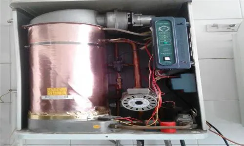 采暧壁挂炉烟筒回风大.有冷凝水冰怎么回事