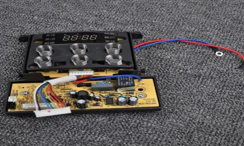 我买的美的电饭煲晚上把米放进去早晨洗发是酸的是什么原因