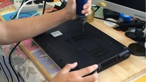 电脑显示屏颜色变暗了怎么调