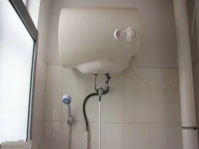 热水器插座是不是容易烧坏(图1) 热水器插座是不是容易烧坏(图1)