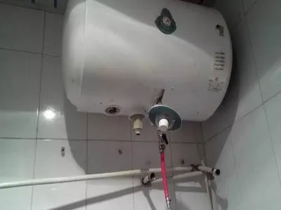 为什么热水器会自己烧水(图1)