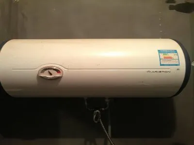 港华紫荆热水器电线烧了(图1) 港华紫荆热水器电线烧了(图1)