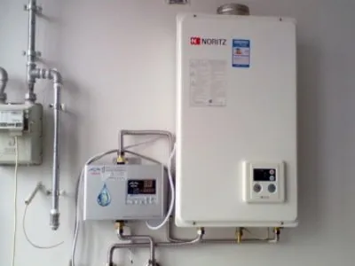 热水器为什么把那个热水桶进出水口烧掉(图1)