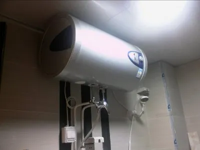 银电热水器关水后一直滴水(图1) 银电热水器关水后一直滴水(图1)