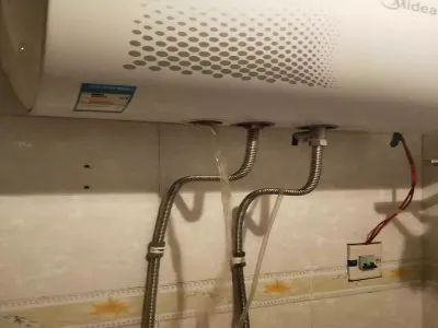 热水器三根线剪下来零线和地线连接一起火线接上插座对吧(图1)