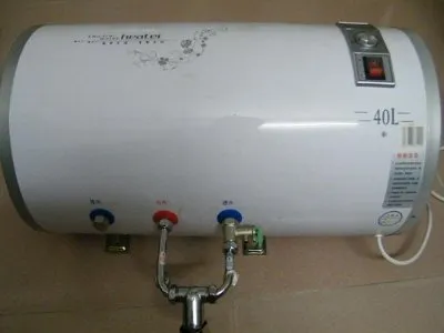 燃气热水器烟管与室外连接的地方结冰(图1)