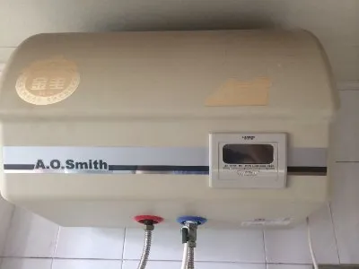 樱花热水器进水口根部漏水(图1)