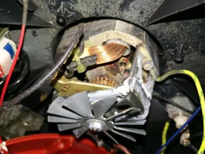 洗衣机放洗衣液的地方进杂物了怎么办(图1) 洗衣机放洗衣液的地方进杂物了怎么办(图1)