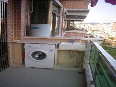 鞋垫有鞋胶放到洗衣机脱水洗衣机沾到胶怎么处理(图1)