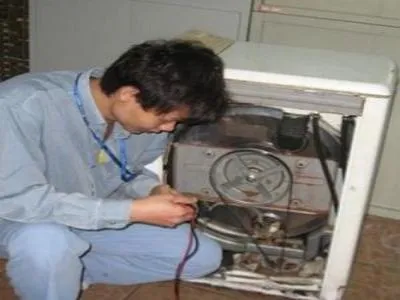 海尔洗衣机甩干时候哗啦哗啦响怎么回事(图1)