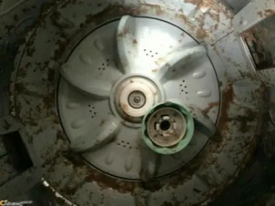 毛巾掉进全自动洗衣机桶夹层怎么取出(图1) 毛巾掉进全自动洗衣机桶夹层怎么取出(图1)