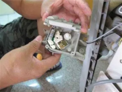 洗衣机水管冻住了怎么办(图1) 洗衣机水管冻住了怎么办(图1)