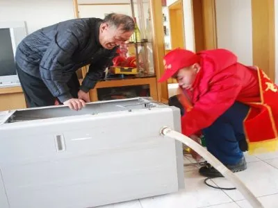 洗衣机里洗衣液怎么拿出来(图1) 洗衣机里洗衣液怎么拿出来(图1)