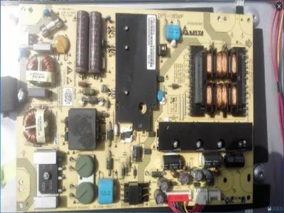 为什么我的嵌入式电视上部间隙比下部大(图1)