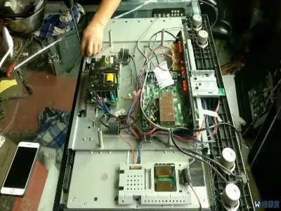 家里没有人家里电视突然开了是什么情况(图1) 家里没有人家里电视突然开了是什么情况(图1)