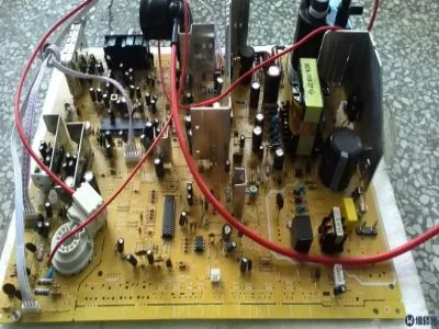 电视机内部灰尘多怎么办(图1) 电视机内部灰尘多怎么办(图1)