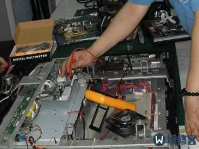 电视机屏幕进水出现竖条纹怎么弄(图1) 电视机屏幕进水出现竖条纹怎么弄(图1)