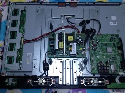 操控一台电视机要两个遥控制器(图1) 操控一台电视机要两个遥控制器(图1)