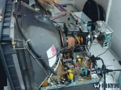 三星电视插上电源开不了机怎么办(图1) 三星电视插上电源开不了机怎么办(图1)