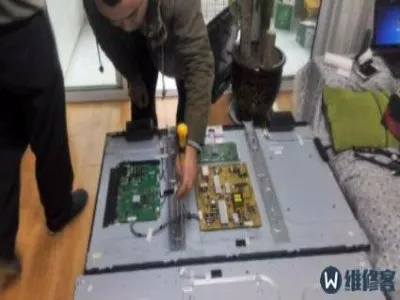 我的55寸电视机画面铺不满怎么办(图1) 我的55寸电视机画面铺不满怎么办(图1)