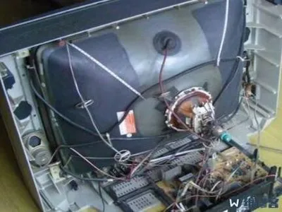 液晶电视背光亮度不均匀(图1) 液晶电视背光亮度不均匀(图1)