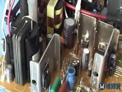 电视机出现屏线怎么回事(图1) 电视机出现屏线怎么回事(图1)