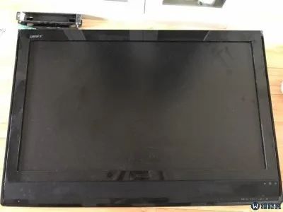 电视摇控器掉在水里还能用吗怎么办(图1) 电视摇控器掉在水里还能用吗怎么办(图1)