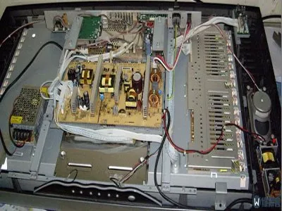 液晶先科24寸电视机刚插电源线机内有咔咔声是什么现象(图1)