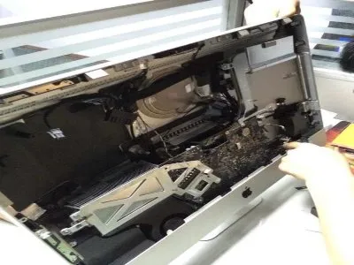 笔记本电脑键盘按键自己乱按(图1)