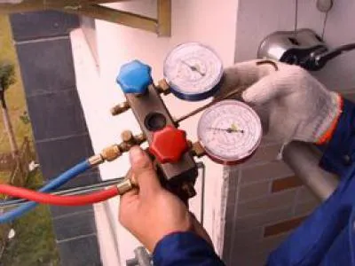 中央空调搭配明装暖气片(图1)