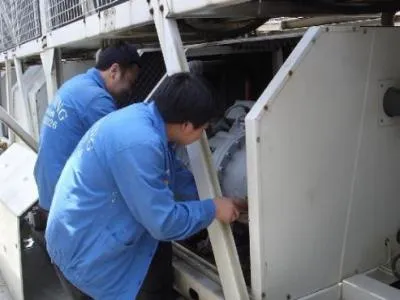 空调制热外机排水孔老是冻上怎么办(图1) 空调制热外机排水孔老是冻上怎么办(图1)