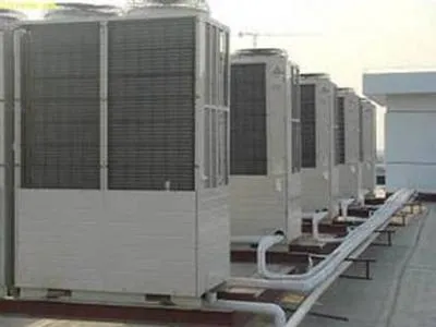 空调制热出风口过滤网下面有冰霜(图1) 空调制热出风口过滤网下面有冰霜(图1)