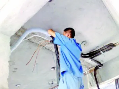 中央空调维修拆吊顶多少钱(图1)