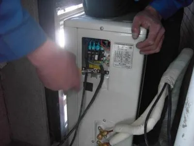 空调制热水去屋外结冰怎么办(图1) 空调制热水去屋外结冰怎么办(图1)