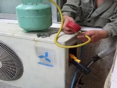 为什么空调热风吹一会停一会再吹(图1)