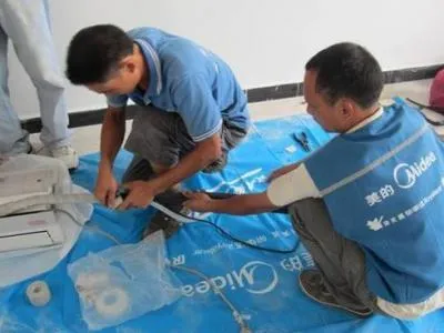 热水器因为天气冷凝结了大量冷凝水