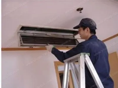 中央空调管道有冷凝水怎么办