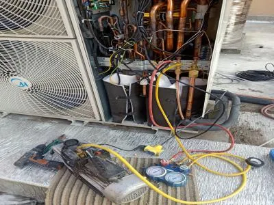 美的热水器底下的三个孔漏水怎么办