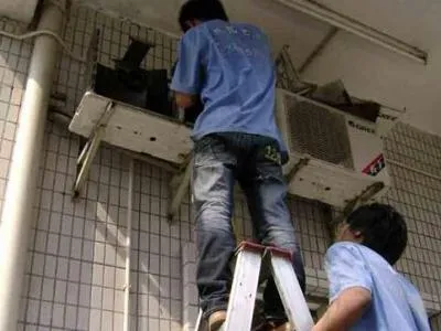 笔记本电脑电源灯一直红色