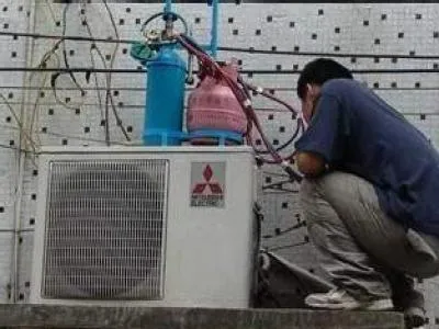 冬天刚打开空调排水管大量出水