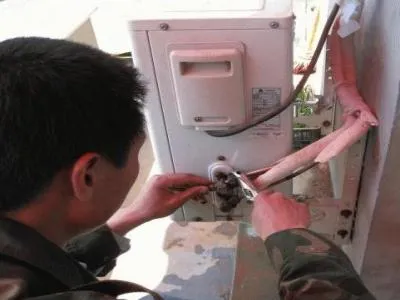 洗衣机工作时有碰撞声音