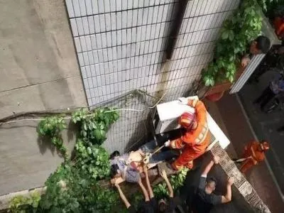 滚筒洗衣机吸色片找不到了