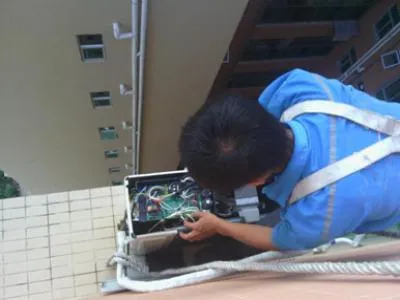 中央空调制热内机间断咕噜声