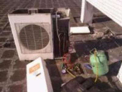 热水器开着阀门为什么跑水