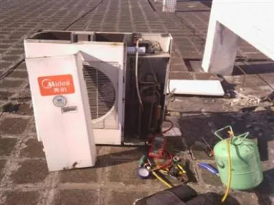 电视机屏幕有双面胶怎么擦干净