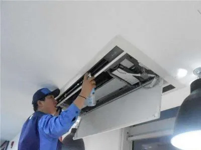 空调显示屏突然亮红灯怎么回事