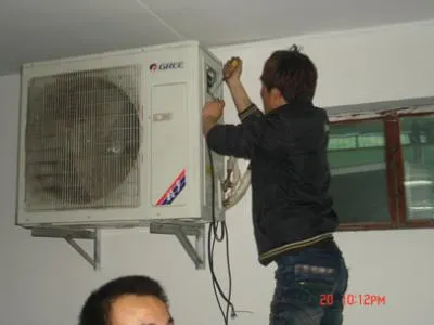 热水器下面右边漏水怎么回事