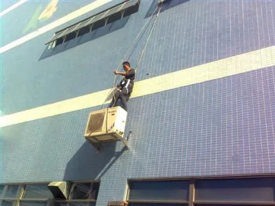 康佳电视看看就卡住不动